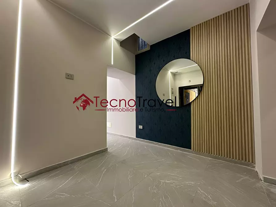 appartamento in vendita a Napoli in zona Chiaia