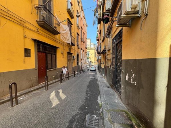 appartamento in vendita a Napoli in zona Chiaia