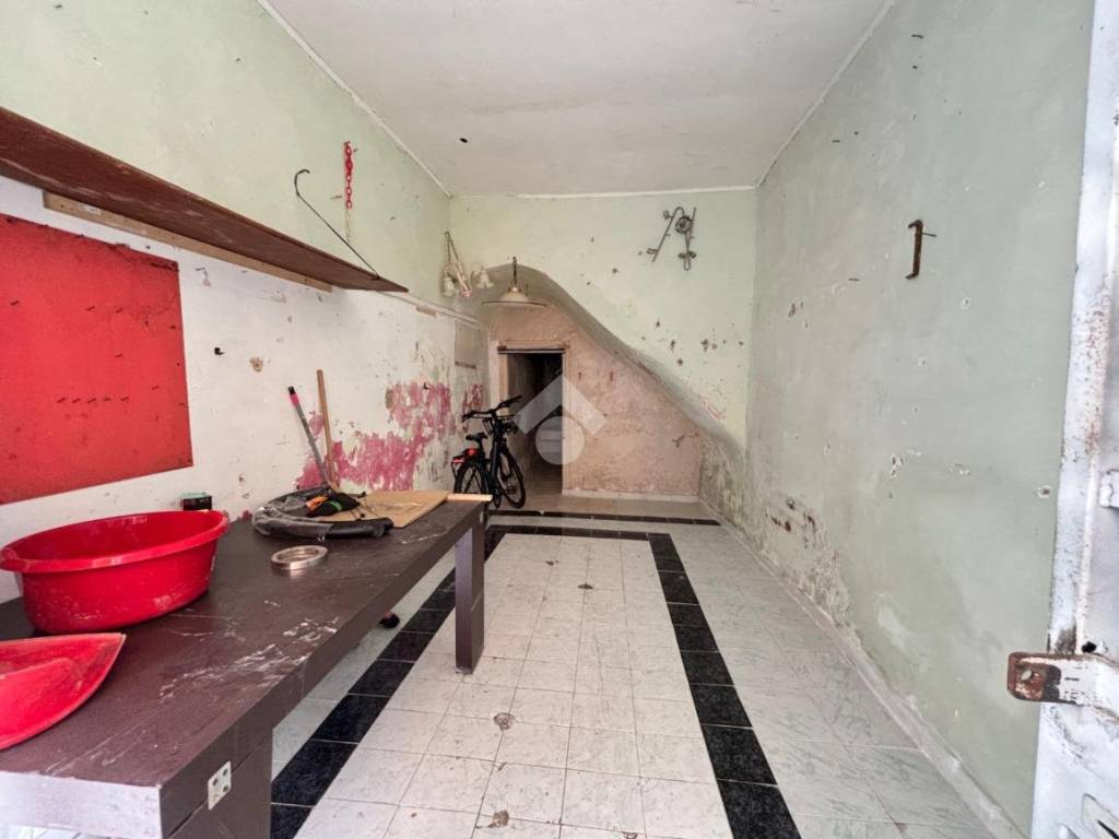 appartamento in vendita a Napoli in zona Chiaia