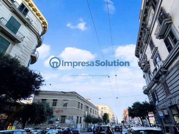 negozio in vendita a Napoli in zona Pendino / San Giuseppe