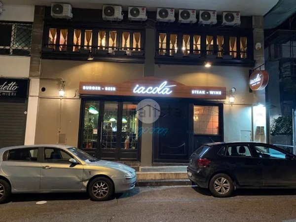 locale commerciale in vendita a Napoli in zona Vomero