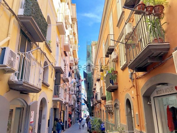 appartamento in vendita a Napoli in zona Chiaia