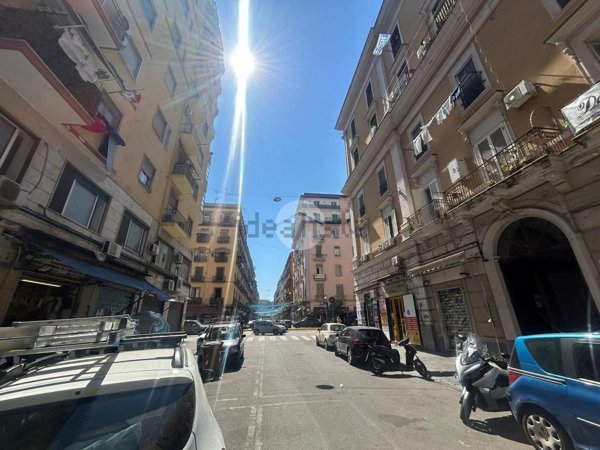 locale commerciale in vendita a Napoli in zona Vicaria