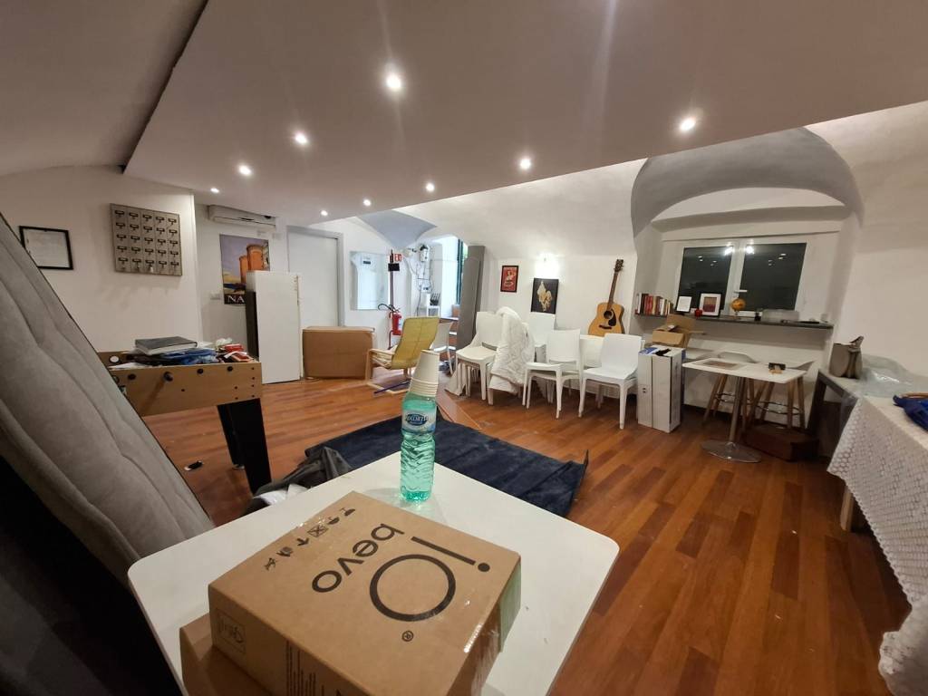 negozio in vendita a Napoli in zona Chiaia