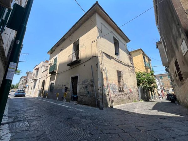 casa indipendente in vendita a Napoli in zona Chiaiano