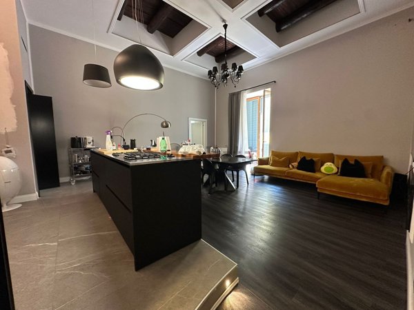 appartamento in vendita a Napoli in zona Chiaia