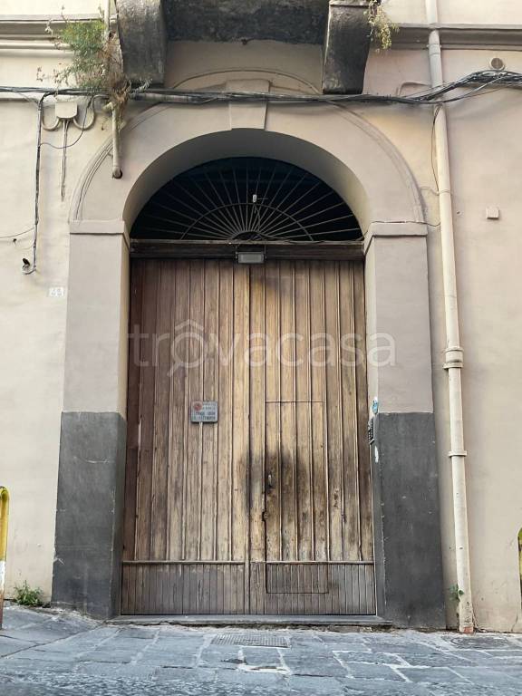 appartamento in vendita a Napoli in zona San Carlo all'Arena