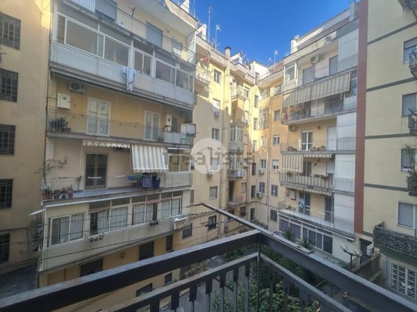 appartamento in vendita a Napoli in zona San Carlo all'Arena