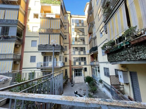 appartamento in vendita a Napoli in zona San Carlo all'Arena