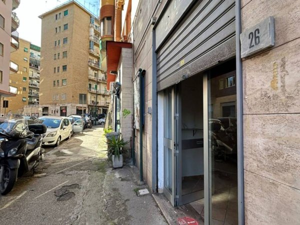 negozio in vendita a Napoli in zona Vomero