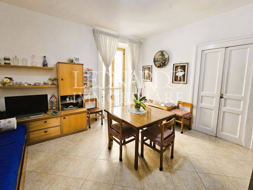 appartamento in vendita a Napoli in zona Chiaia