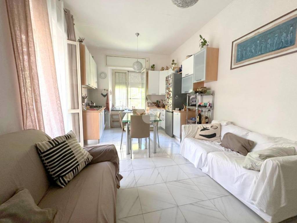appartamento in vendita a Napoli in zona Chiaia