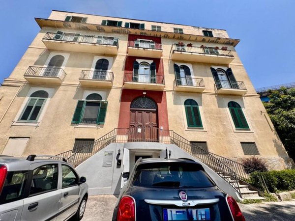 appartamento in vendita a Napoli in zona San Carlo all'Arena