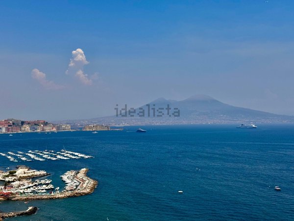 appartamento in vendita a Napoli in zona Posillipo