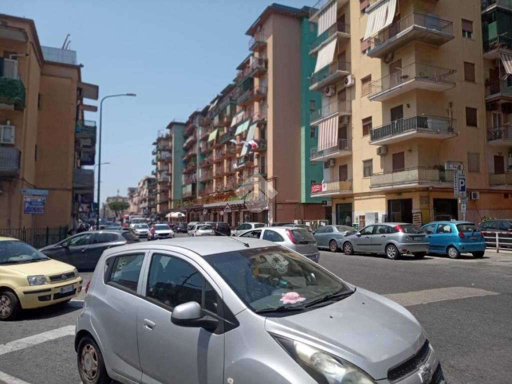 negozio in vendita a Napoli in zona Bagnoli