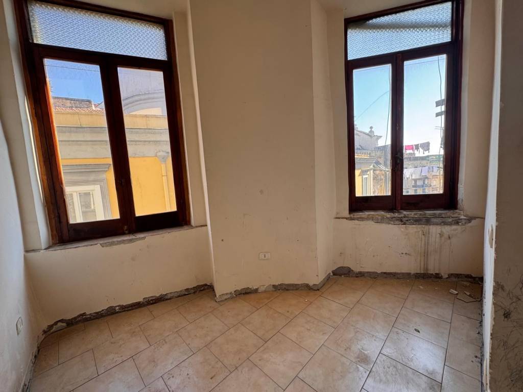 appartamento in vendita a Napoli in zona San Carlo all'Arena