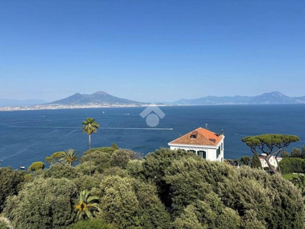 appartamento in vendita a Napoli in zona Posillipo