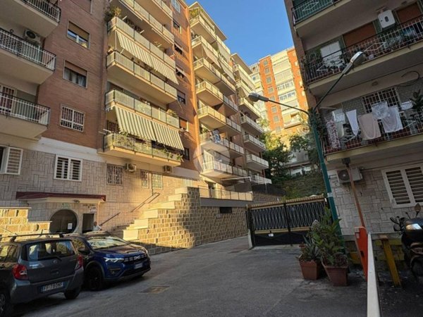 appartamento in vendita a Napoli in zona Arenella