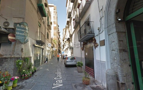 locale commerciale in vendita a Napoli in zona Chiaia