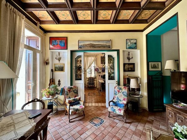 appartamento in vendita a Napoli in zona Chiaia