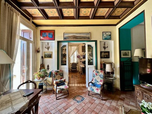 appartamento in vendita a Napoli in zona Chiaia
