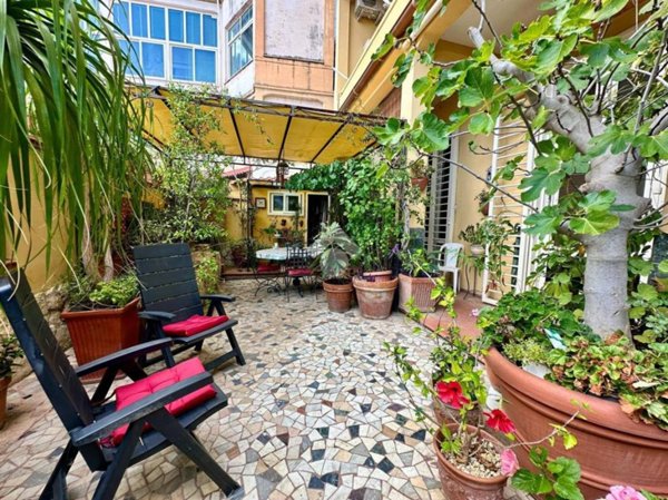 appartamento in vendita a Napoli in zona Chiaia