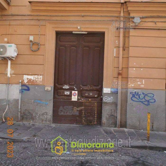 locale di sgombero in vendita a Napoli in zona Pendino / San Giuseppe