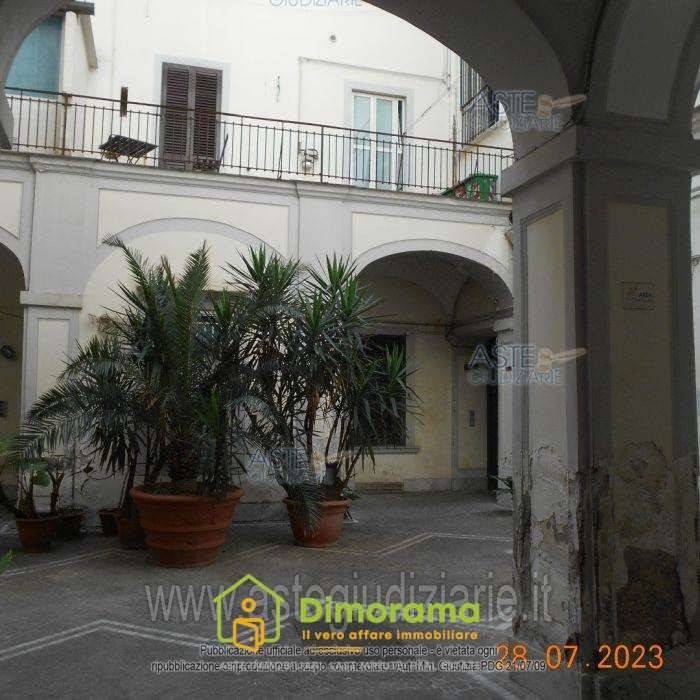 locale di sgombero in vendita a Napoli in zona Mercato