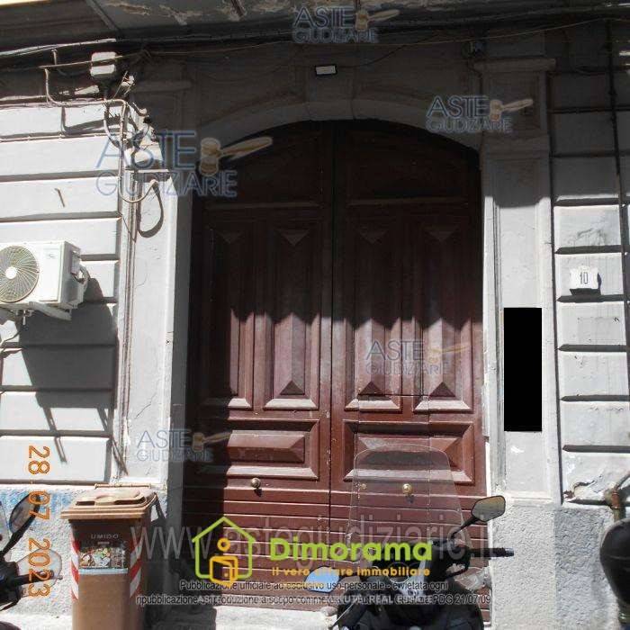 locale di sgombero in vendita a Napoli in zona Mercato