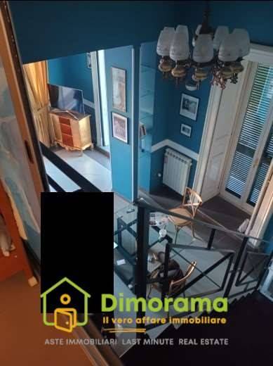 appartamento in vendita a Napoli in zona Chiaia