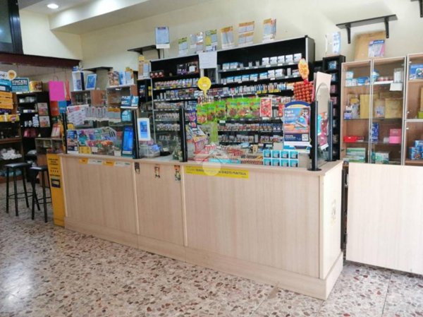 negozio in vendita a Napoli in zona Secondigliano