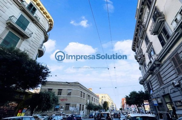 negozio in vendita a Napoli in zona Pendino / San Giuseppe