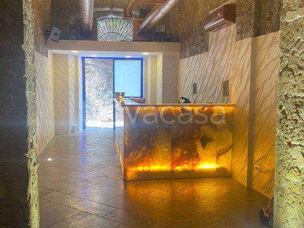 negozio in vendita a Napoli in zona Montecalvario