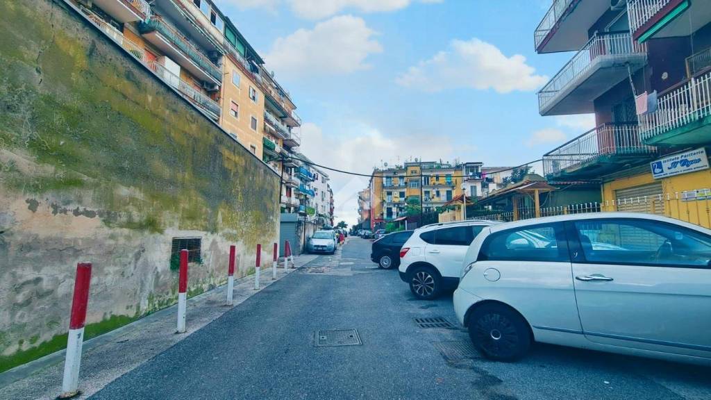 appartamento in vendita a Napoli in zona Pianura