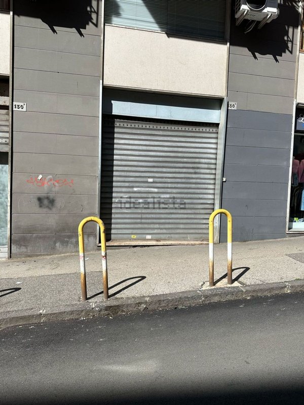locale commerciale in vendita a Napoli in zona Vomero