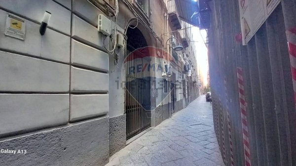 appartamento in vendita a Napoli in zona Pendino / San Giuseppe