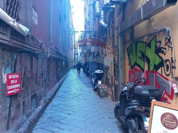 appartamento in vendita a Napoli in zona Pendino / San Giuseppe