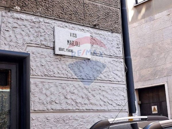 negozio in vendita a Napoli in zona Pendino / San Giuseppe