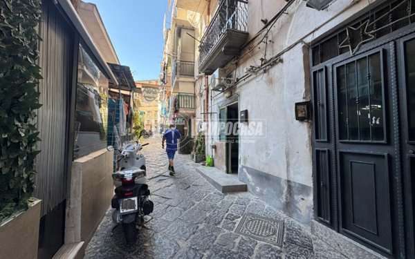 appartamento in vendita a Napoli in zona San Lorenzo
