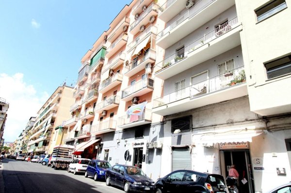 appartamento in vendita a Napoli in zona San Carlo all'Arena