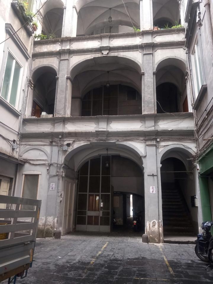 appartamento in vendita a Napoli in zona Stella