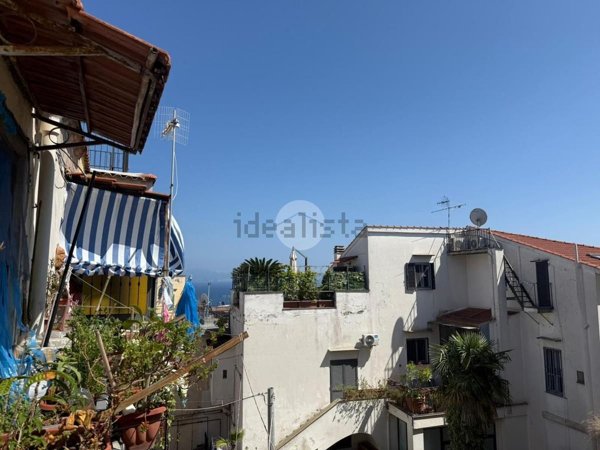 appartamento in vendita a Napoli in zona Posillipo