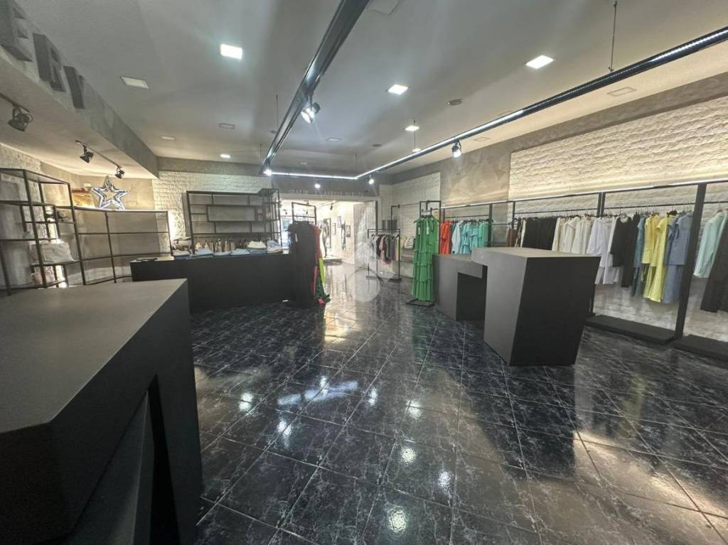 negozio in vendita a Napoli in zona Miano