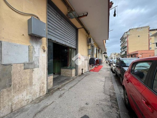 negozio in vendita a Napoli in zona Secondigliano