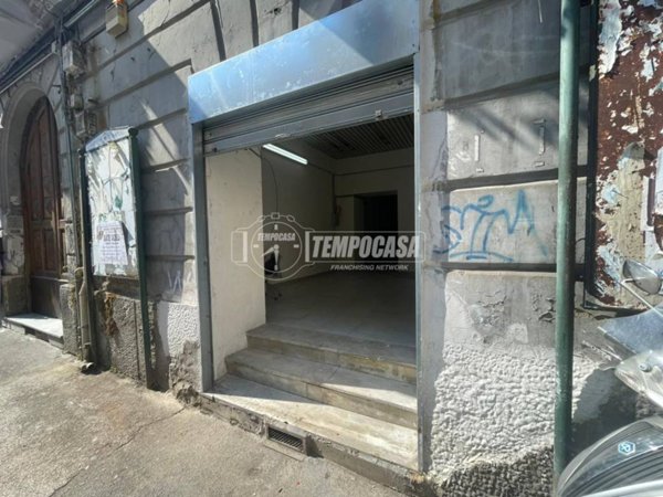 negozio in vendita a Napoli in zona Fuorigrotta