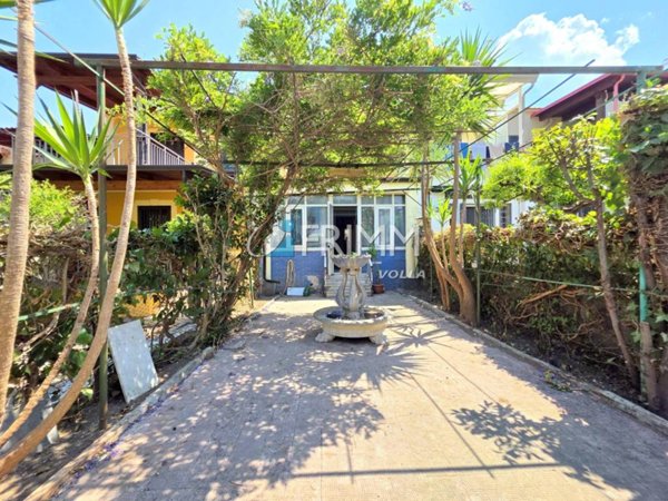 casa indipendente in vendita a Napoli in zona Ponticelli