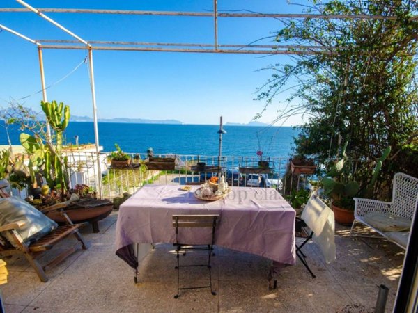 appartamento in vendita a Napoli in zona Posillipo