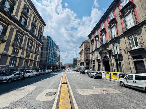 negozio in vendita a Napoli in zona Porto