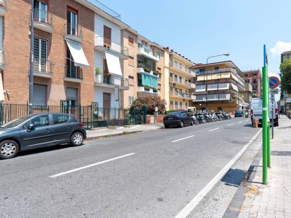 appartamento in vendita a Napoli in zona Chiaia