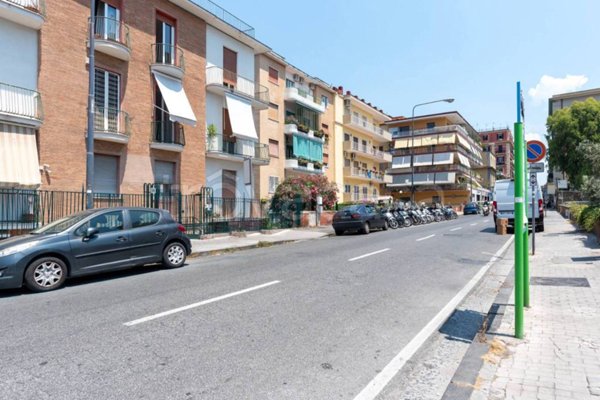 appartamento in vendita a Napoli in zona Chiaia